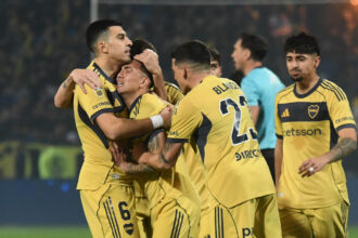 Alan Velasco también se descargó: se puso a llorar después de convertir su primer gol con la camiseta de Boca ante Ind. Rivadavia | FM Avenida