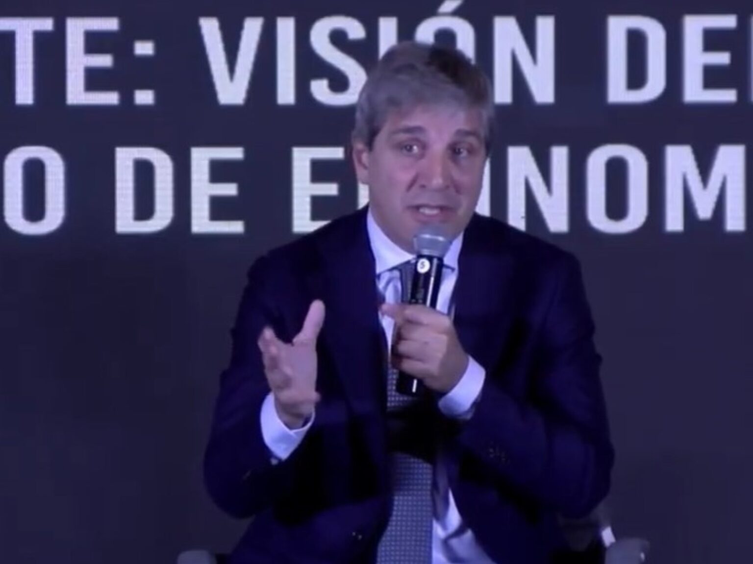Apuesta contra los bancos: arranca la suba de encajes, más controles y una licitación clave | FM Avenida