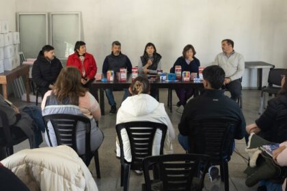 Autoridades provinciales visitaron La Tosquera para coordinar acciones educativas y comunitarias | FM Avenida
