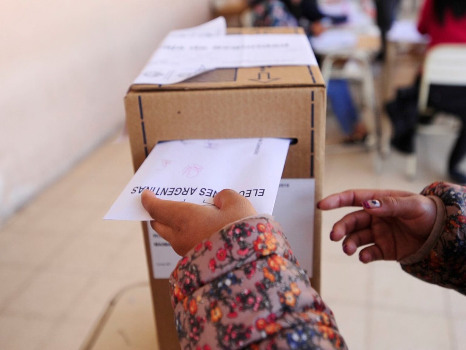 Elecciones 2025 en Argentina, EN VIVO: a menos de 48 horas para el cierre de listas legislativas, sigue la danza de nombres en LLA y el peronismo | FM Avenida