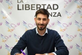 Elecciones 2025 en Argentina EN VIVO: un candidato de La Libertad Avanza va a juicio por violencia de género | FM Avenida