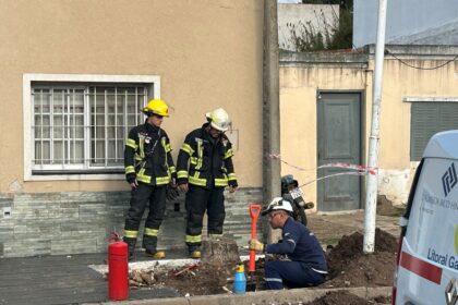 Importante pérdida de gas en Rivadavia al 1900: Bomberos y dos unidades de Litoral Gas trabajaban en la zona | FM Avenida
