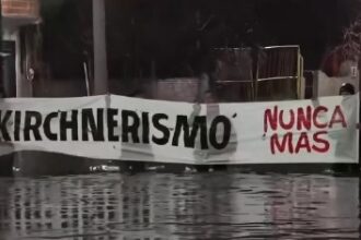 Inundaciones en Villa Celina: vecinos mostraron bandera "Kirchnerismo nunca más" y despertaron críticas en redes | FM Avenida