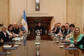 Javier Milei y sus medidas, EN VIVO: el Presidente encabezará hoy una reunión de Gabinete con el foco en los vetos y el cierre de listas | FM Avenida
