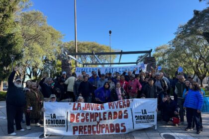 Jubilados autoconvocados se reunieron para escuchar la sesión de Diputados que trata los vetos del presidente Milei | FM Avenida