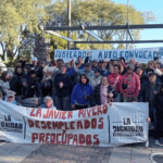 Jubilados, familiares de niños con autismo y desempleados manifestaron en la plaza mientras el Congreso debatía los vetos | FM Avenida
