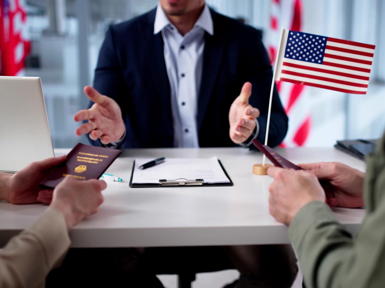 Las preguntas más comunes y los 6 consejos clave para aprobar la entrevista de la visa americana este 2025 | FM Avenida