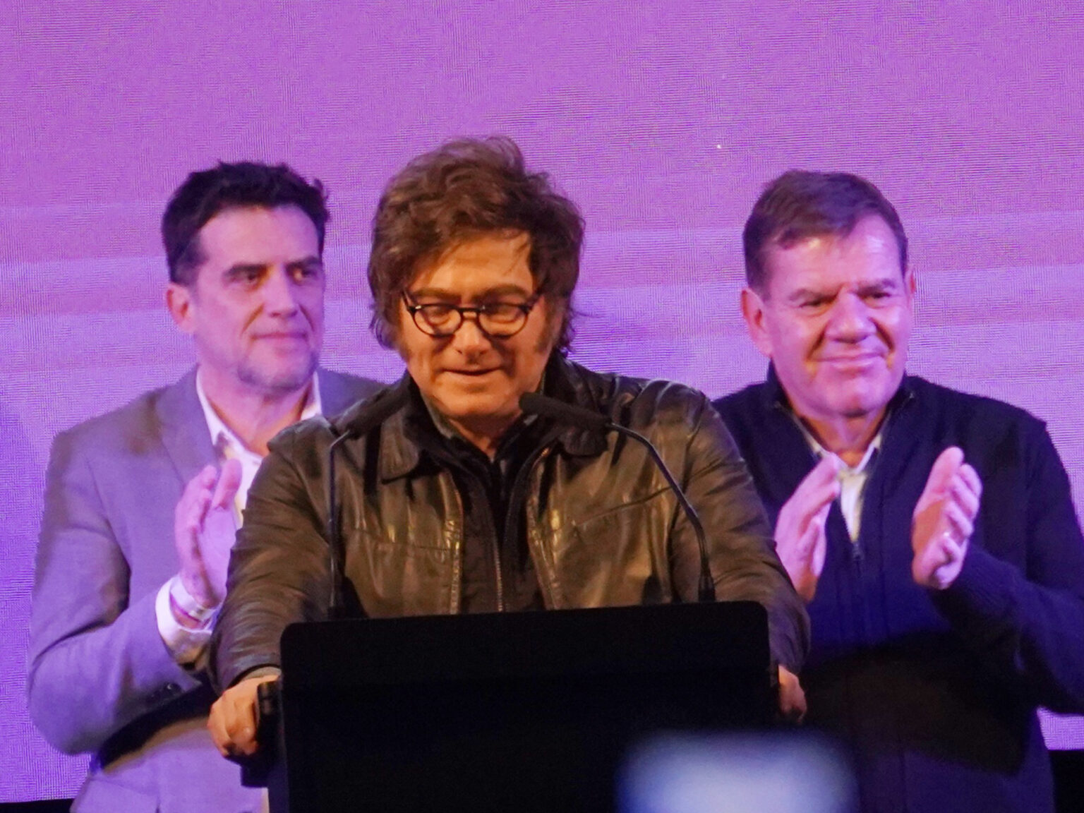 Los candidatos de Milei en PBA firman 24 horas antes del límite y Macri le lleva otro nombre a Karina tras el veto en CABA | FM Avenida