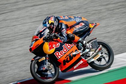 Moto3: Valentín Perrone acarició su primera victoria en el GP de Austria pero un inoportuno toque lo relegó al séptimo puesto | FM Avenida