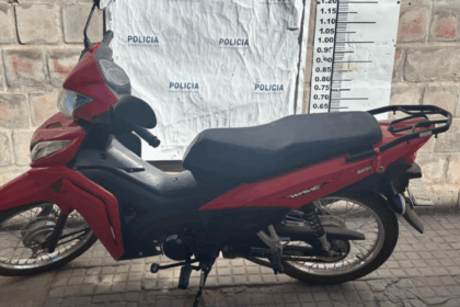 Recuperan una motocicleta robada gracias a la intervención de dos jóvenes | FM Avenida