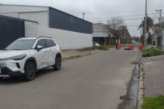 Un motociclista sufrió una fractura en una pierna tras chocar con un auto | FM Avenida