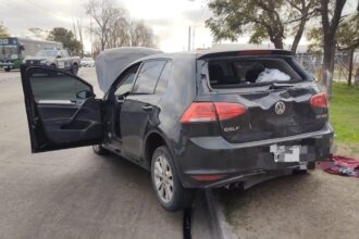 Una persecución entre la Policía y dos ladrones, que empezó en Pompeya y terminó en Lanús, fue grabada por los pasajeros de un colectivo | FM Avenida