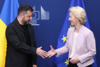 Zelenski no está solo: Macron, Meloni y otros líderes europeos lo acompañarán a su reunión con Trump en la Casa Blanca | FM Avenida