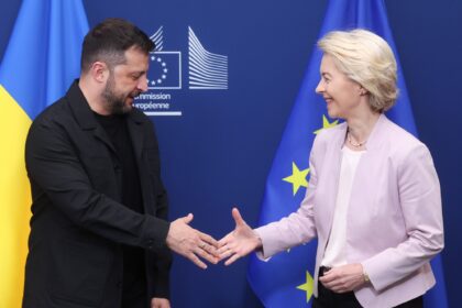 Zelenski no está solo: Macron, Meloni y otros líderes europeos lo acompañarán a su reunión con Trump en la Casa Blanca | FM Avenida