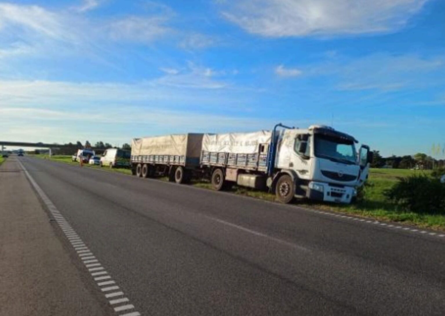 Chocaron un camión y un auto en ruta 9: no hubo heridos | FM Avenida