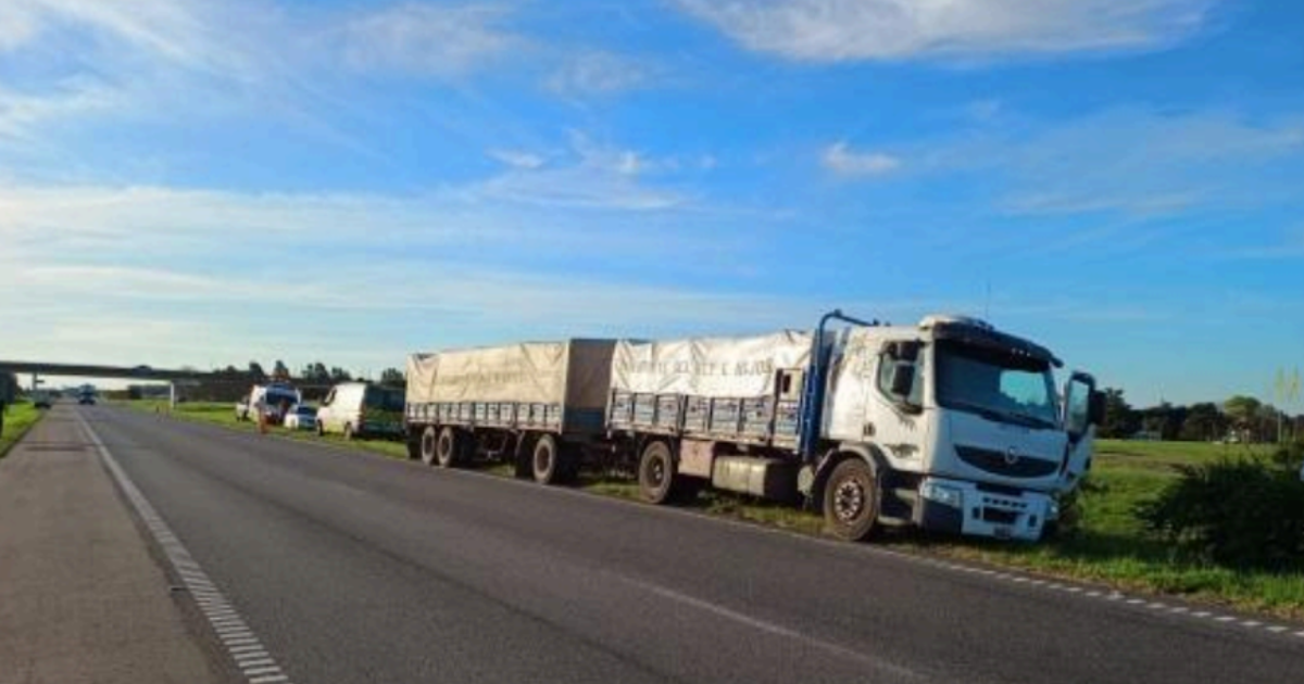 Choque en la Ruta 9 entre un camión y un automóvil | FM Avenida