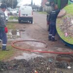 Cloacas tapadas: contrataron un desobstructor mientras se repara el municipal | FM Avenida