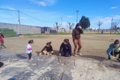 Club Mitre: organizan una fiesta del estudiante para recaudar fondos y colocar césped sintético en la cancha de hockey | FM Avenida