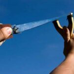 Detienen a un joven de 15 años por daños en el alumbrado público con una gomera | FM Avenida