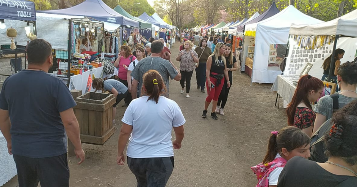 Feria de Emprendedores y música en La Buena Moza este domingo | FM Avenida
