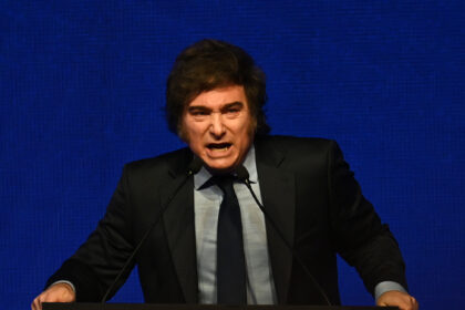 Javier Milei y sus medidas, EN VIVO: el Presidente visita hoy Córdoba para relanzar la campaña legislativa de LLA en una provincia clave | FM Avenida
