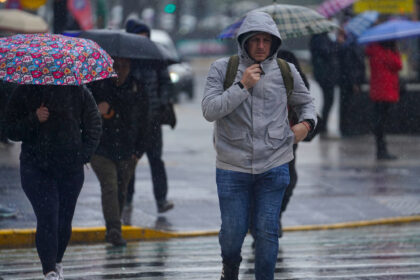 Luego de que el cielo se pusiera "negro", diluvia sobre la Ciudad de Buenos Aires y el conurbano: hasta cuándo seguirán las lluvias | FM Avenida