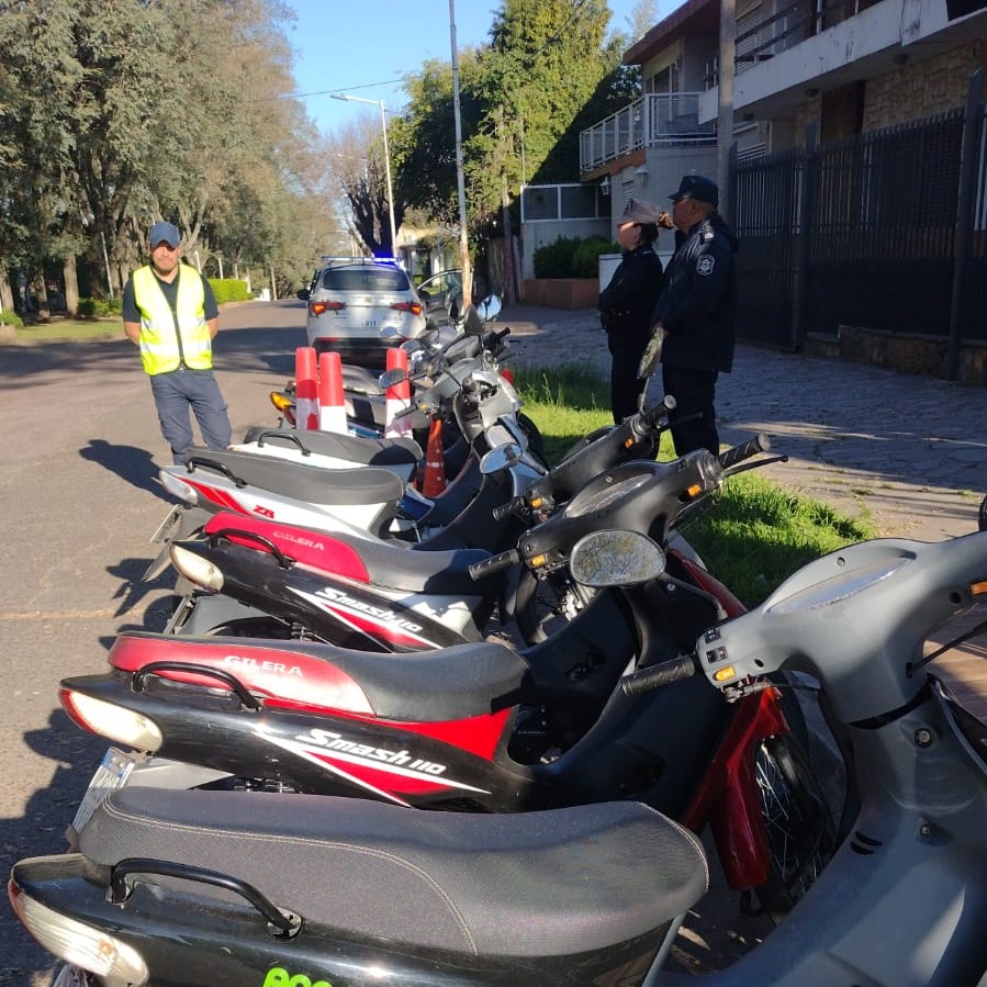 Operativos de tránsito: secuestraron nueve motos y un auto por falta de documentación | FM Avenida
