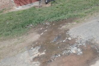 Reclamos por el estado de las cloacas en Cruz Roja al 380: "No se soporta el olor" | FM Avenida