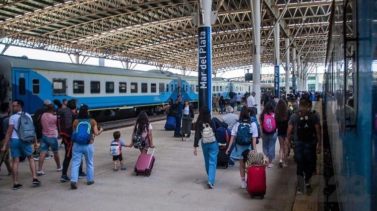 Salieron a la venta los pasajes de tren de larga distancia para octubre: Días y precios | FM Avenida