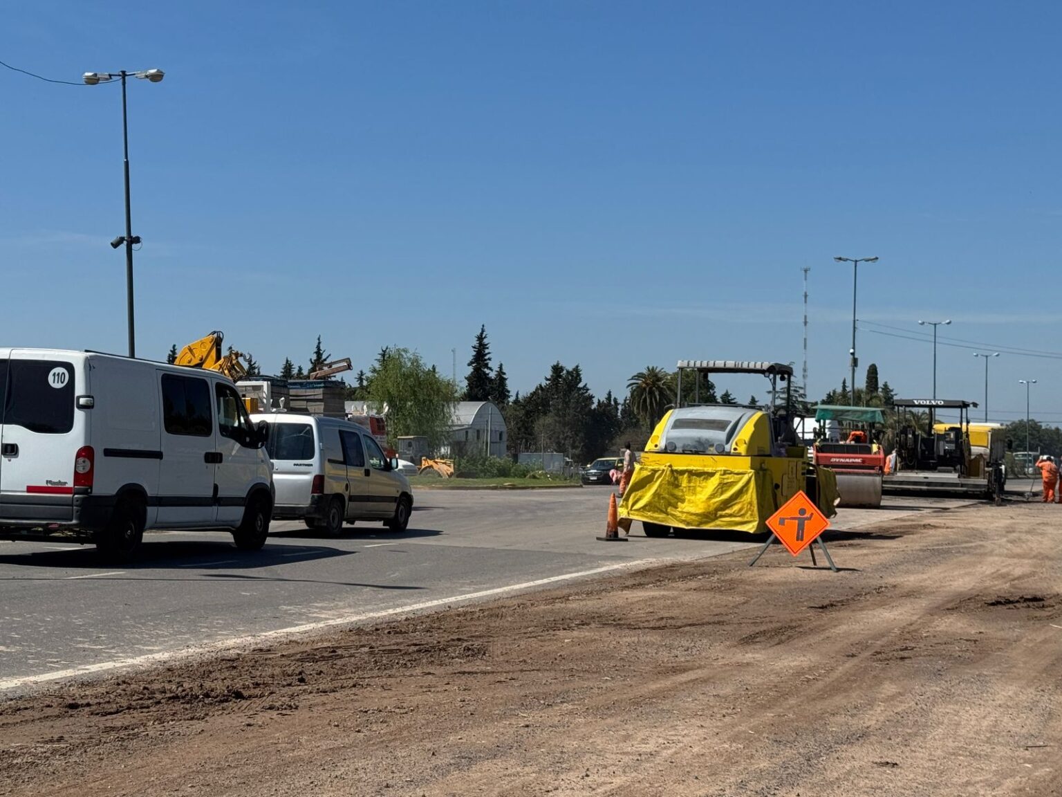 Tránsito asistido en ruta 1001 y Crucero General Belgrano por tareas de repavimentación | FM Avenida