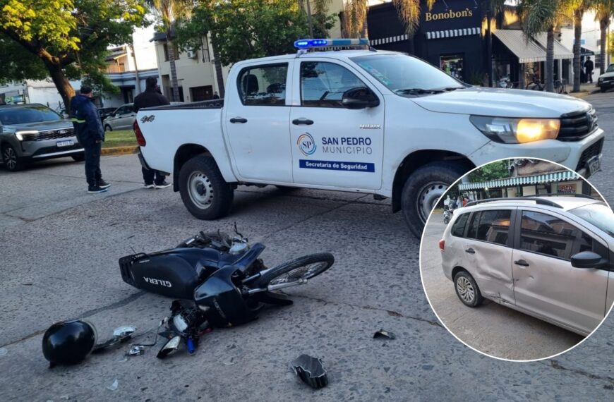 Colisionaron una moto y un automóvil en la esquina de 3 de Febrero y Almafuerte
