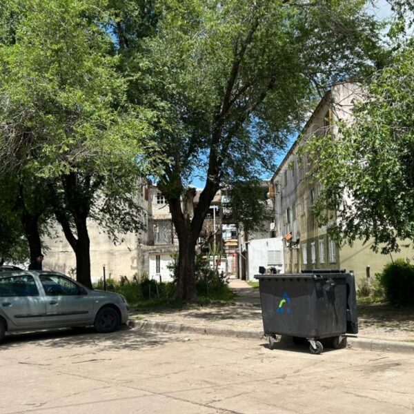 Solucionaron el problema del agua en el Fonavi I: personal de Servicios Sanitarios trabajó en el lugar | FM Avenida