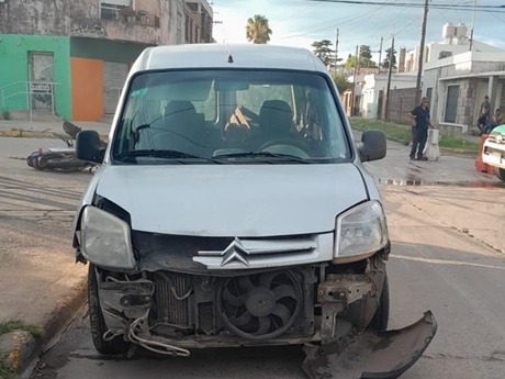 Accidente de tránsito en Italia y Pellegrini: una motociclista hospitalizada | FM Avenida