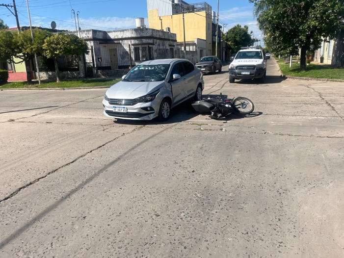 Accidente de tránsito en Pavón y Gomendio: una mujer hospitalizada | FM Avenida