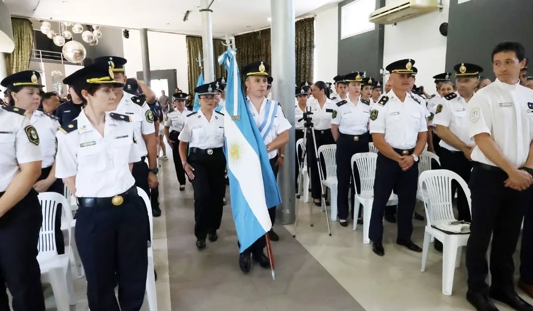 Acto por el 204º aniversario de la Policía Bonaerense, con reconocimientos y homenajes | FM Avenida