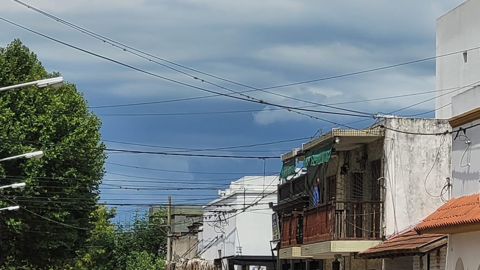 Alerta a corto plazo: tormentas fuertes con lluvias intensas para el sur del distrito de San Pedro | FM Avenida