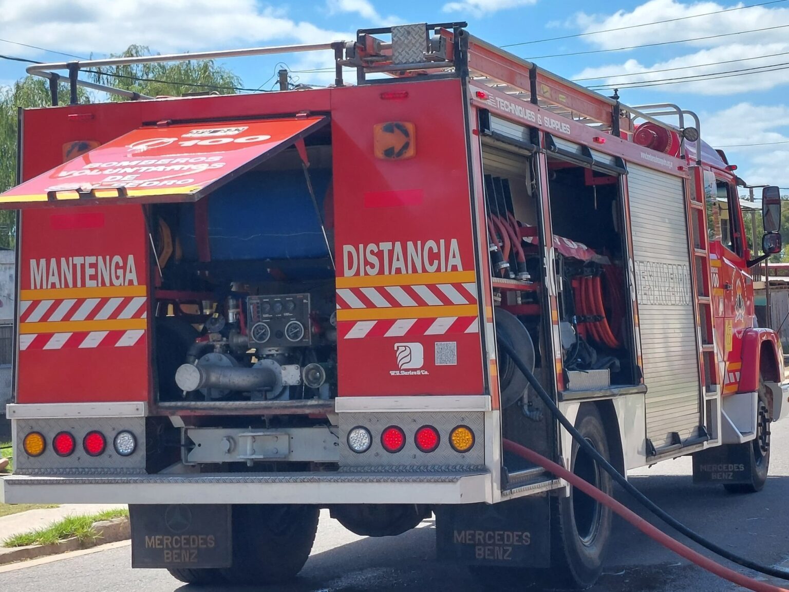 Bomberos rescató a un caballo que cayó a un pozo | FM Avenida