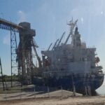 Carga de 30 mil toneladas de trigo y cebada en el puerto con destino a Hong Kong | FM Avenida