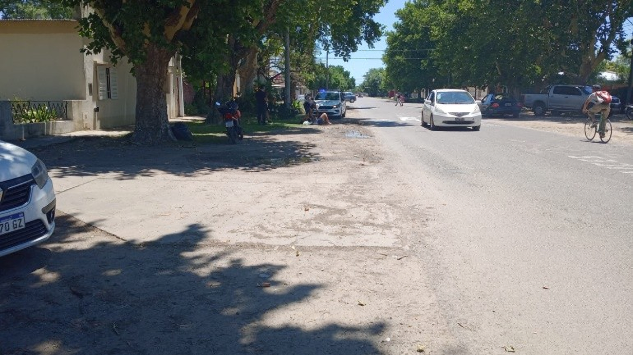 Chocaron dos motos en Boulevard Moreno y Ansaloni: una fue retirada del lugar | FM Avenida