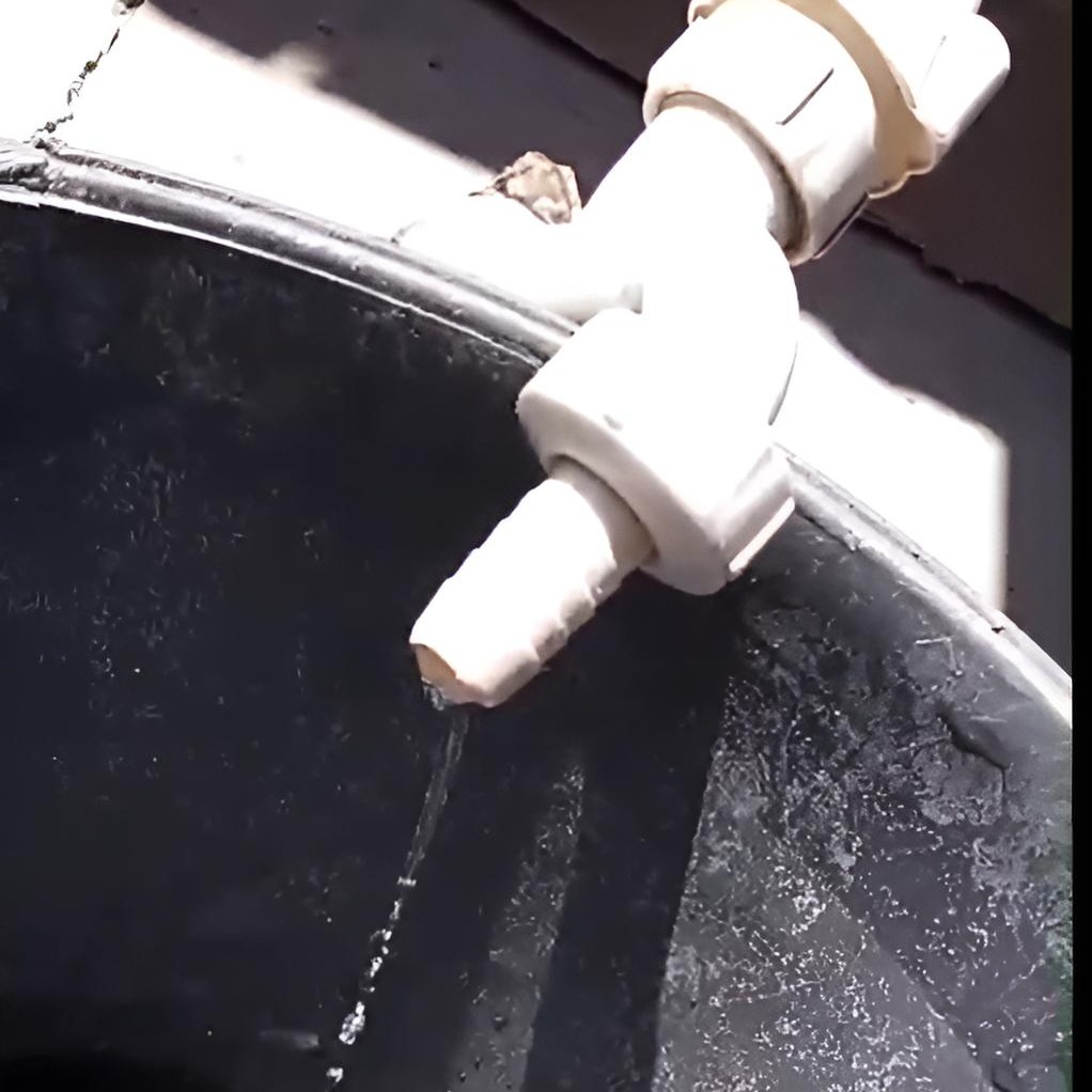 Cortes de agua en barrios: la bomba que abastece está quemada y los vecinos reclaman una pronta solución | FM Avenida