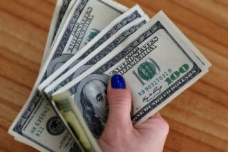 Dólar blue hoy: a cuánto cotiza este jueves 18 de diciembre | FM Avenida