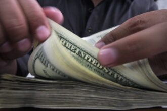 Dólar blue hoy: a cuánto cotiza este martes 23 de diciembre | FM Avenida