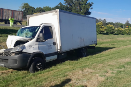 Dos heridos leves tras un choque entre camiones en la Ruta Nacional 9 | FM Avenida