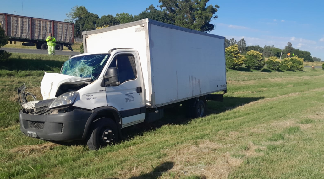 Dos heridos leves tras un choque entre camiones en la Ruta Nacional 9 | FM Avenida