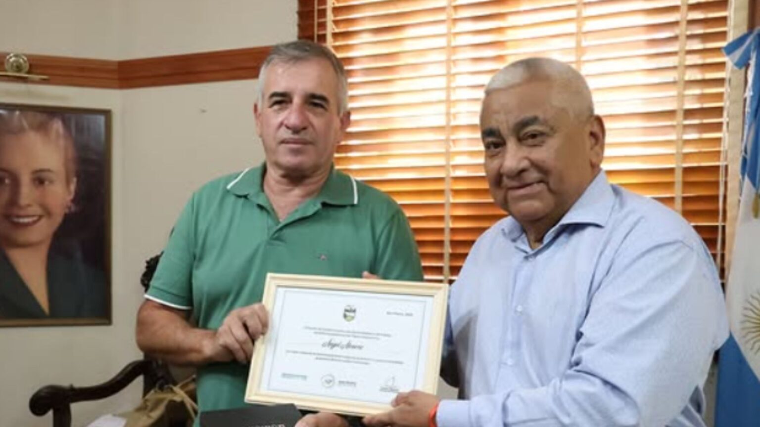 El Municipio reconoció la trayectoria del exfuncionario Ángel Álvarez tras acceder a la jubilación | FM Avenida