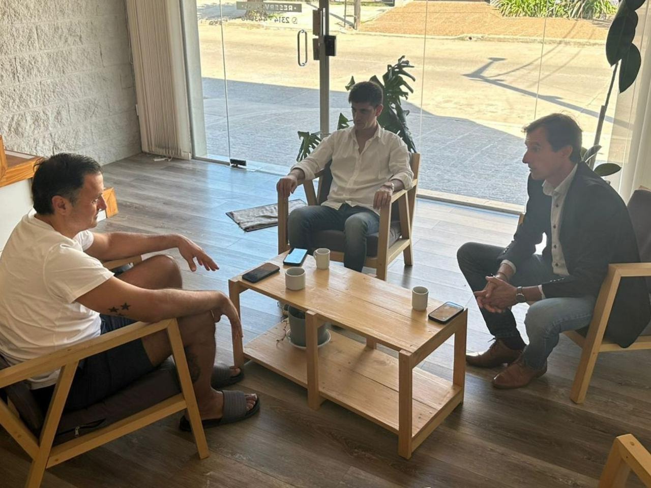 Encuentro político en Bolívar con la visita de un consultor internacional en comunicación | FM Avenida