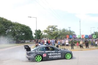 Espectacular exhibición de drifter en la rotonda de acceso | FM Avenida