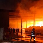 Importante incendio en la fábrica Celupaper: trabajan varias dotaciones de Bomberos | FM Avenida