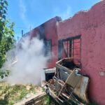 Incendio de vivienda en Alvarado al 1200: pérdidas totales y una familia que pide colaboración de la comunidad | FM Avenida