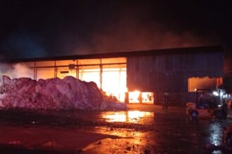 Incendio en Celupaper: el jefe de Bomberos destacó el operativo desplegado en la planta | FM Avenida